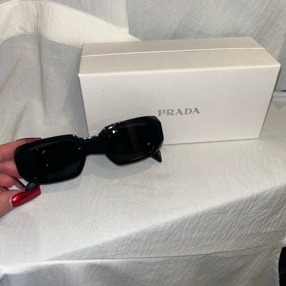 PRADA sunglasses - Picture 3 of 5